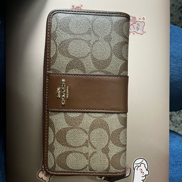 Brown coach wallet - Picture 7 of 8